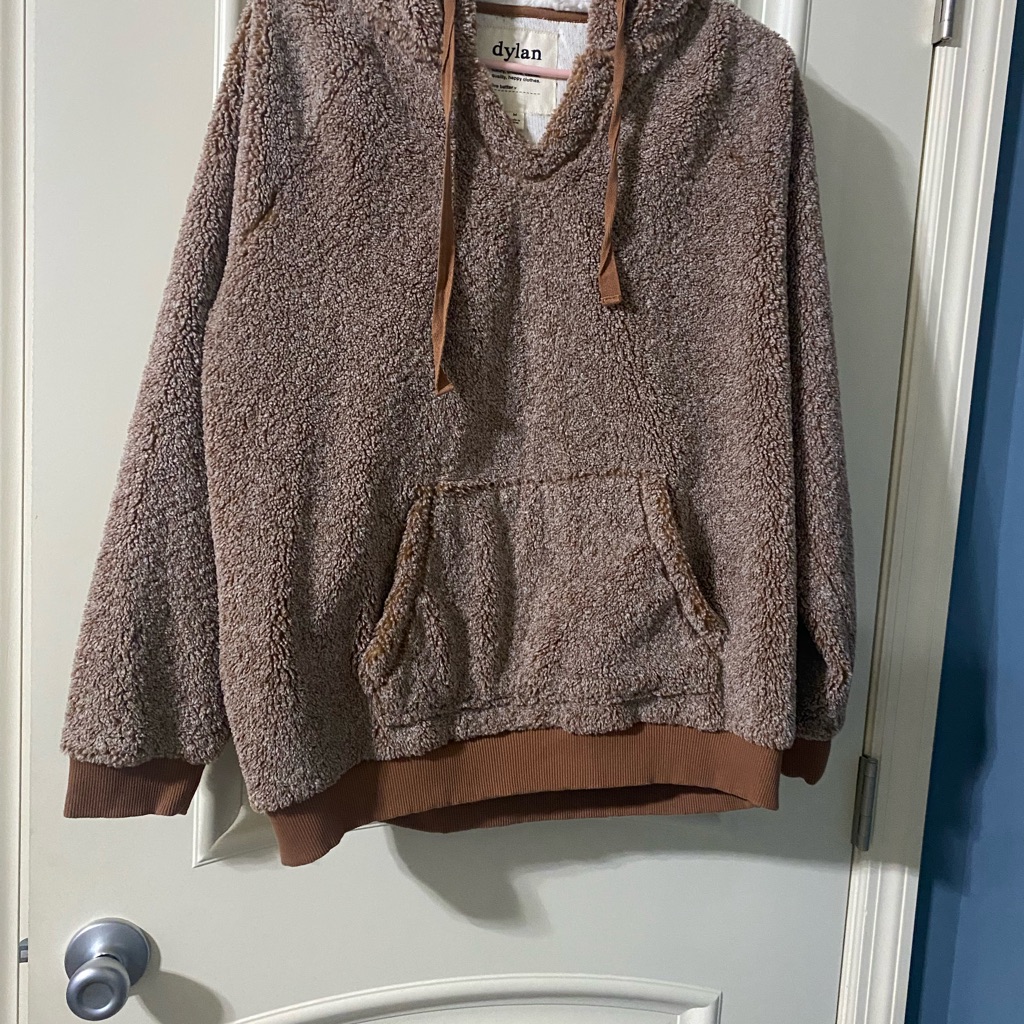 Dylan Sharpa Hooded Pullover